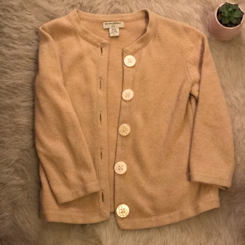 ⚠️MOVING OUT: Taking offers! Banana Republic Cardi